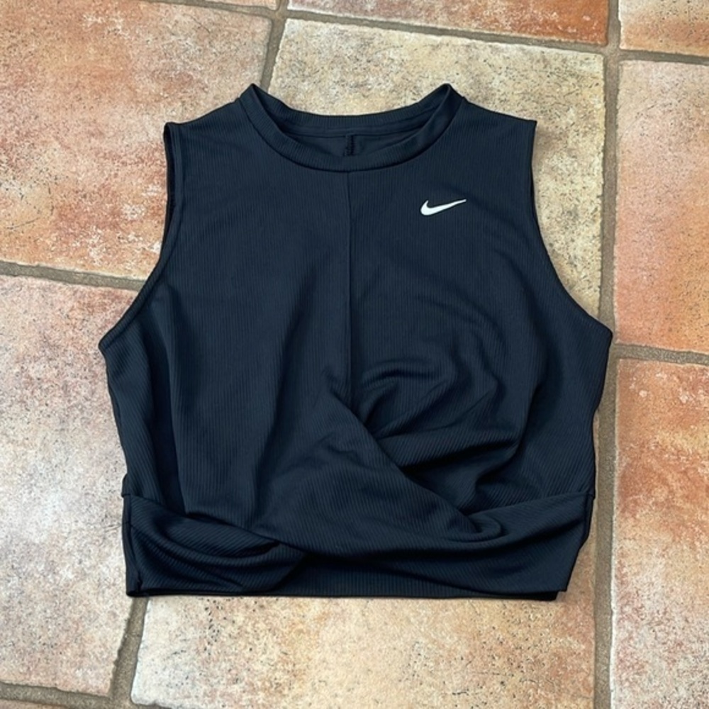 Nike Dri Fit crop top M